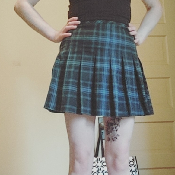 Green Plaid Skirt - Picture 9 of 10